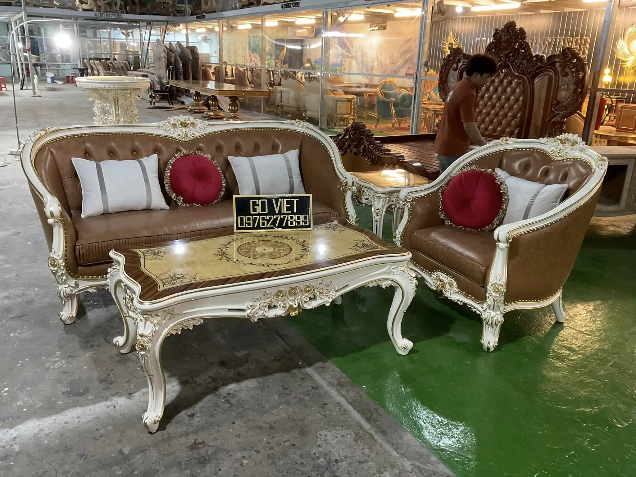 Sofa tân cổ điển dát vàng bọc nệm GVSF167