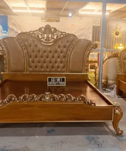 Giường ngủ cổ điển dát vàng bọc nệm GVGN033