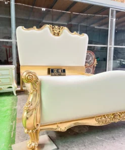 Giường ngủ tân cổ điển dát vàng bọc nệm GVGN027